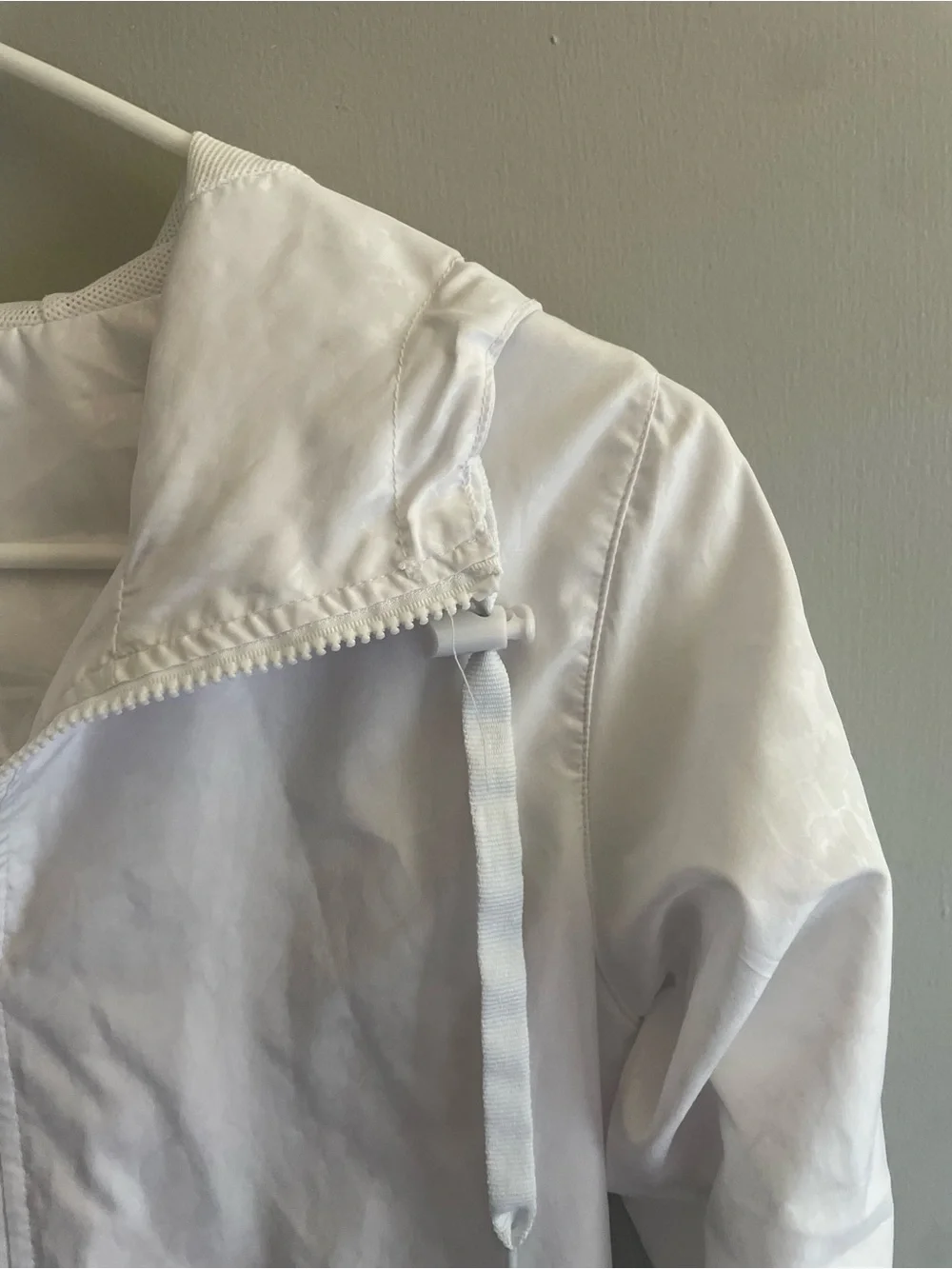 ZYIA active white